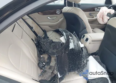 2015 Mercedes-Benz C 300 4Matic из США, поврежденный, VIN 55SWF4KB7FU038428